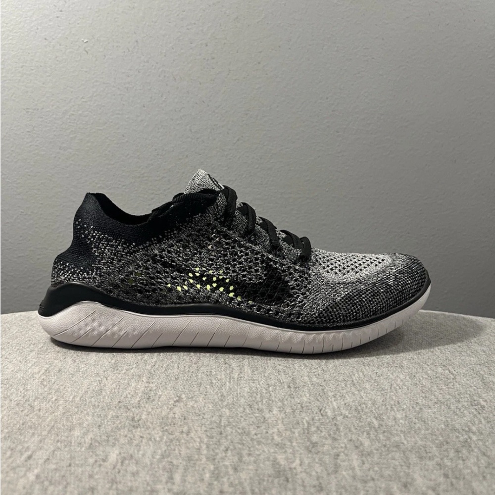 Nike Free Run Flyknit 2018 Oreo Black/White Women's Shoe Size 8 942839-101 - Picture 2 of 11